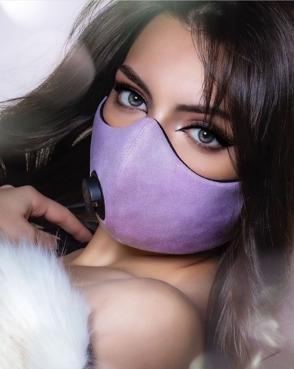 Угольная маска